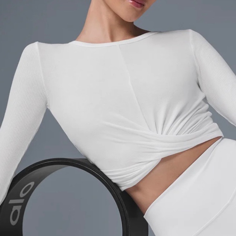 2 ALO YOGA Cover Long Sleeve Rip Tops,  XS